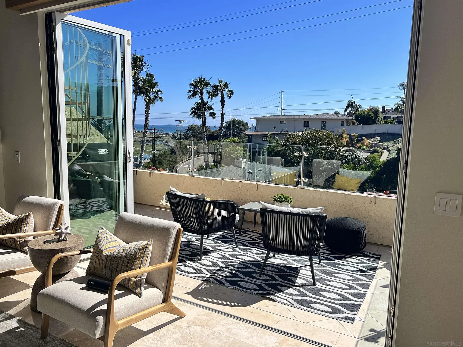 3 bed, 3.0 bath, 2754 sqft, $9,900 — Photo 3