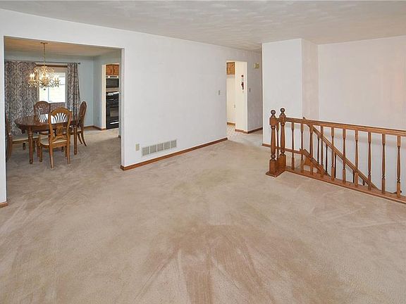 3rd image of 4093 Greenridge Dr