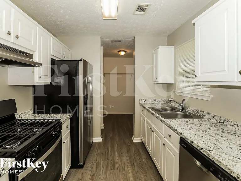 11035 Shannon Cir — Photo 8