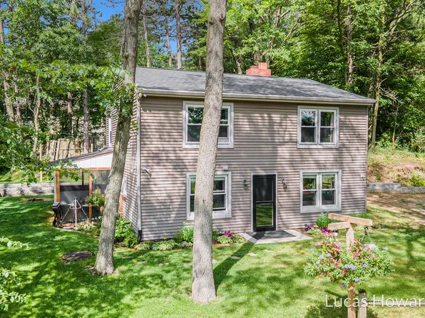 10487 Keller Rd, Delton, MI 49046