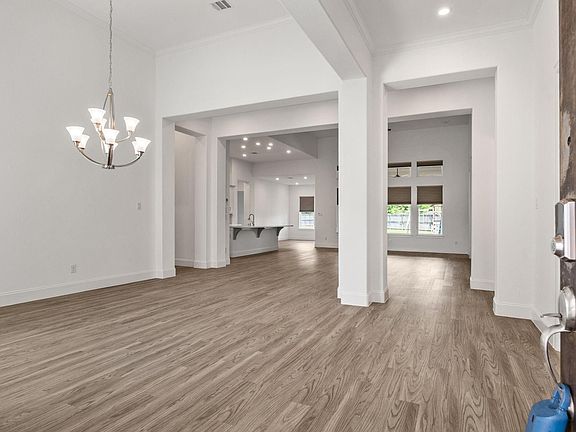 5th image of 4607 Bernard Dr