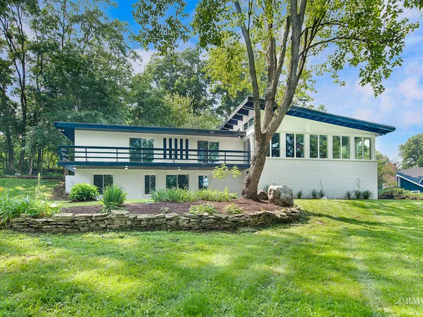 1022 Beau Brummel Dr, Dundee, IL 60118