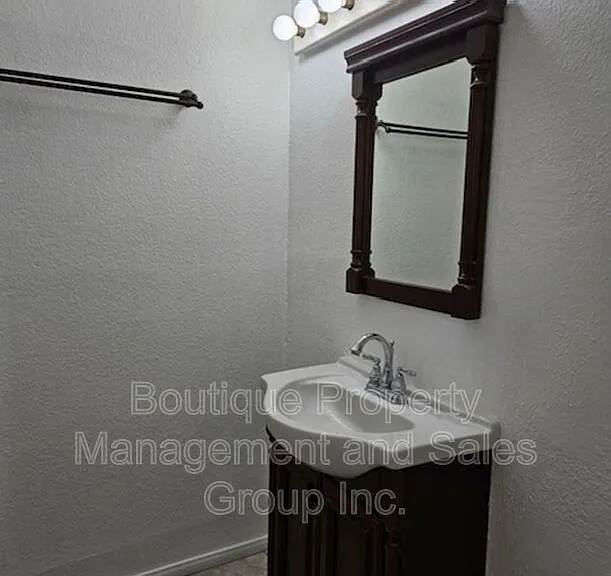 1815 N Westwood Ave #A — Photo 46