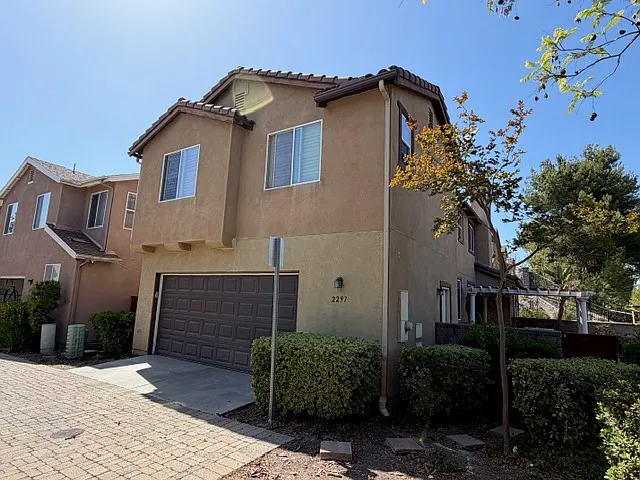 2297 Treetop Ln — Photo 33