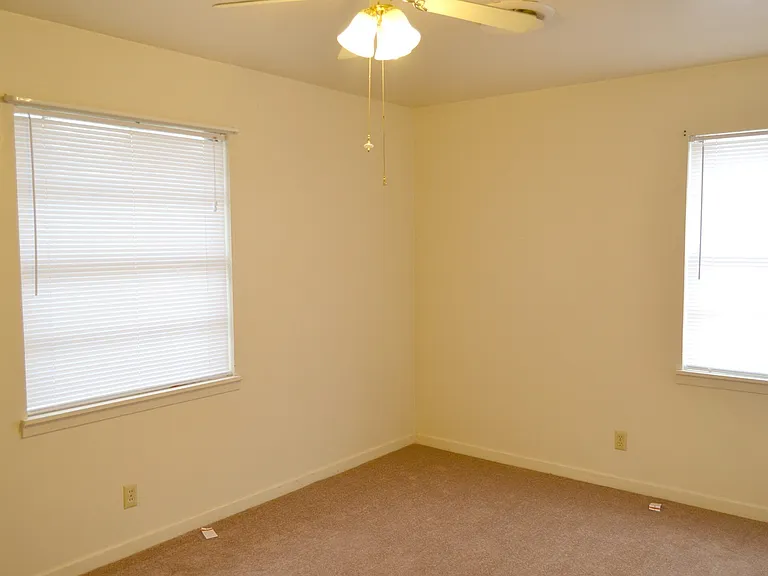 1323 Gardenia Ave — Photo 7
