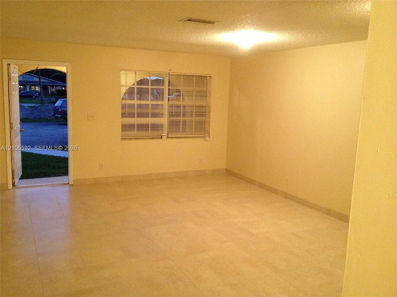 Broward Gardens — Photo 4