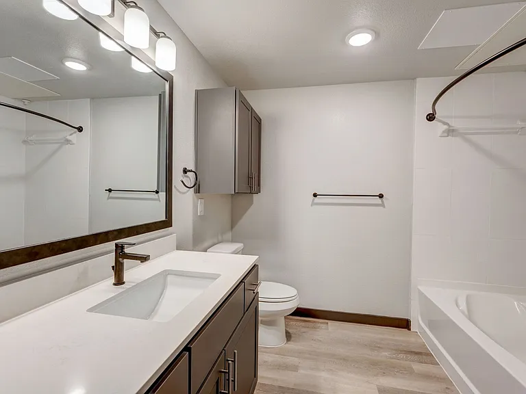 Skyview Flats — Photo 11