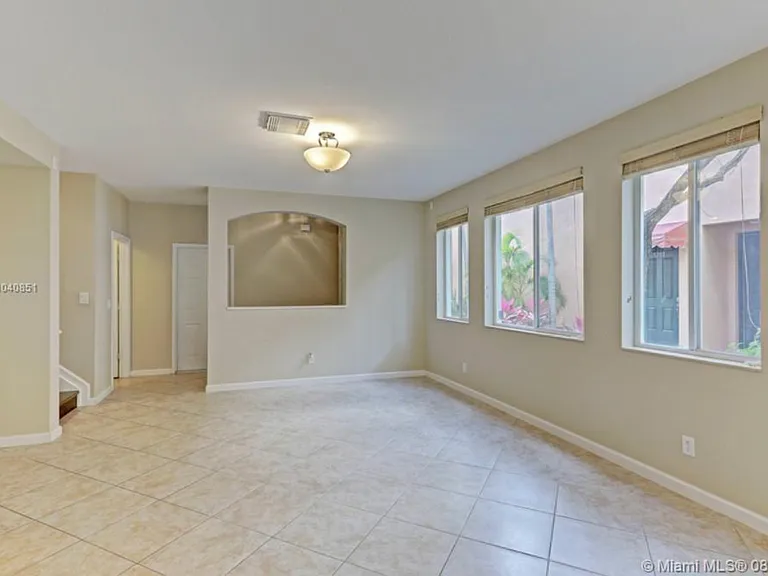 3211 Scarletta Dr — Photo 10