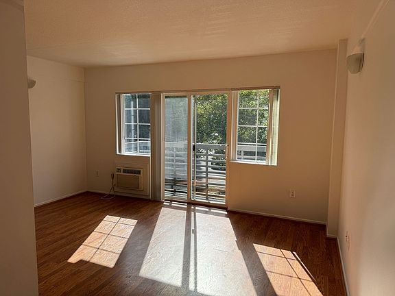 5th image of 1415 SW Park Ave #504