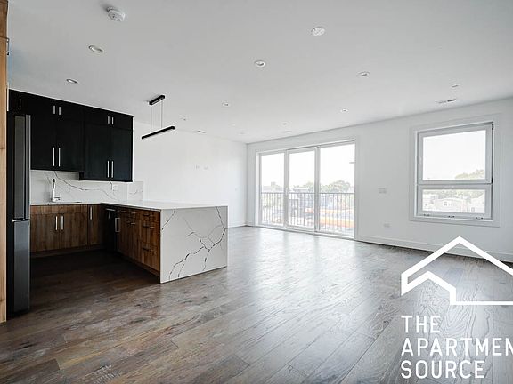 5th image of 3010 W Belmont Ave APT 2