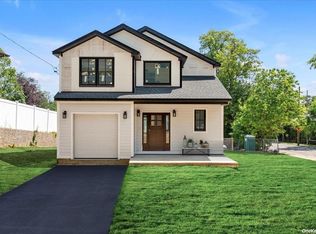 25 Underhill Ave, Oyster Bay, NY 11771