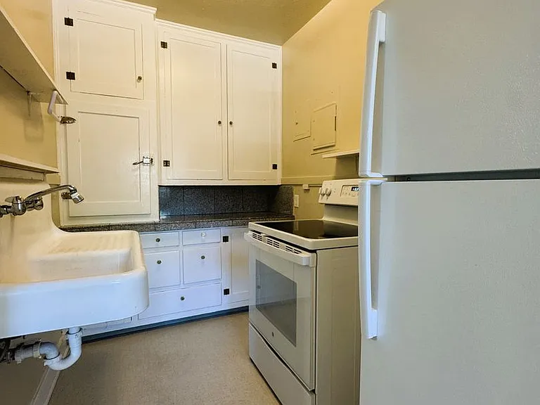 1263 Oak St #3 — Photo 3