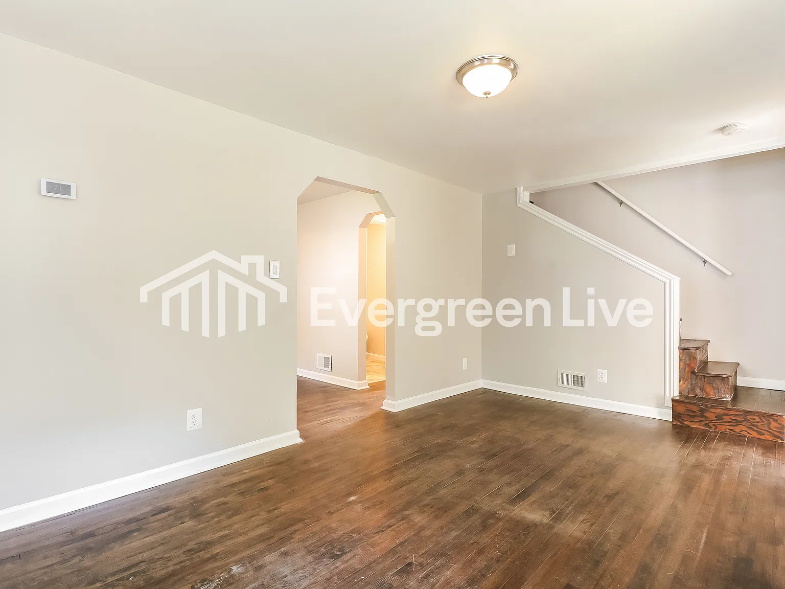 3 bed, 1.0 bath, 980 sqft, $1,950 — Photo 2