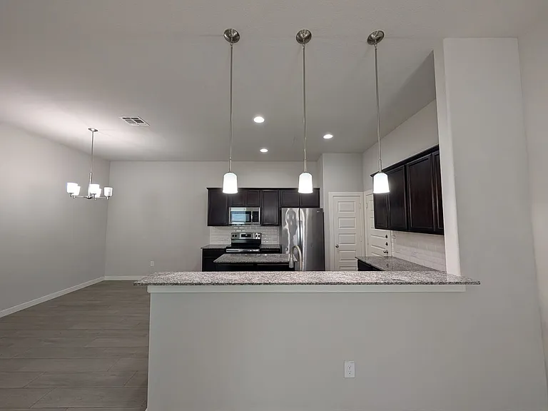 2237 Avery Vlg — Photo 9
