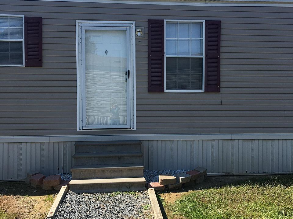 Ready for the Holidays!! Clean, perfect home, near I 20 Wells Road Exit. Only $695 monthly. Great neighbors. Great place to come home to. Call 3761293