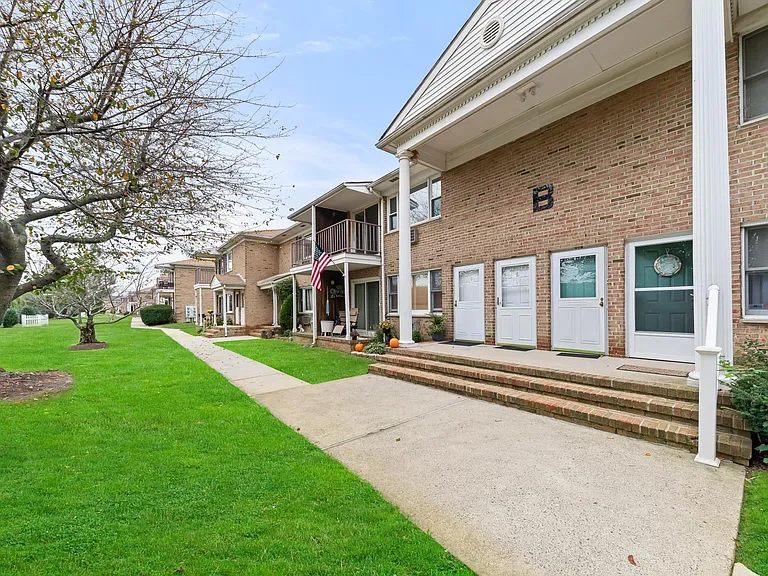 324 Shore Dr #B-8 — Photo 15
