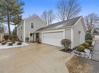 16480 Weymouth Ln, Strongsville, OH