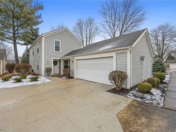 16480 Weymouth Ln, Strongsville, OH 44136