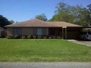 2831 Graves Ave, Groves, TX 77619