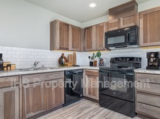 513 Whitefish Ln #B, Pasco, WA 99301