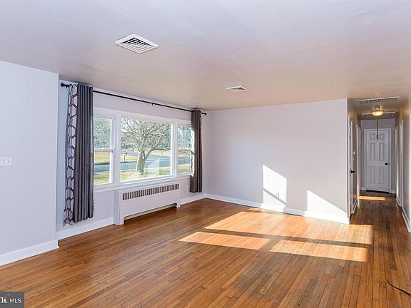 3rd image of 1209 Belmont Ave