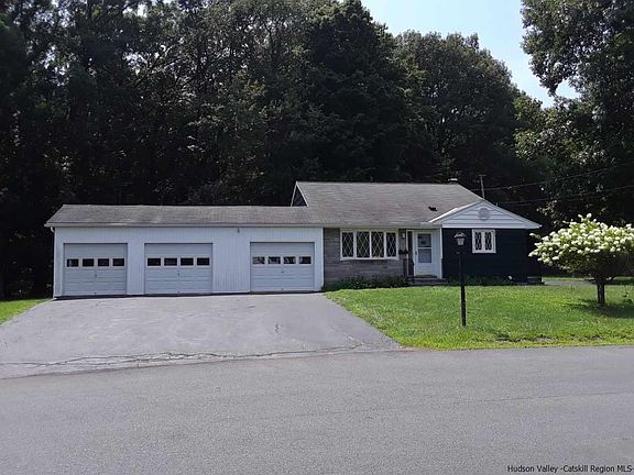 2nd image of 2 Garden Ct