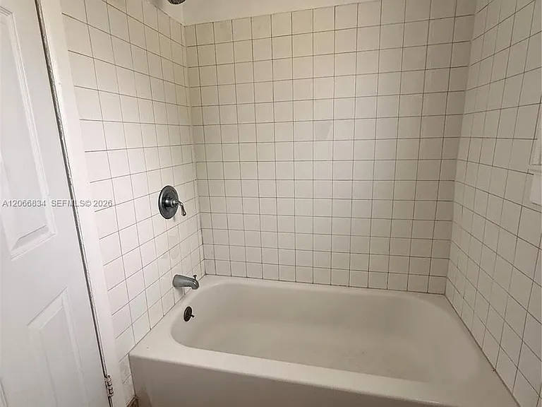 670 W 46th St #5 — Photo 3