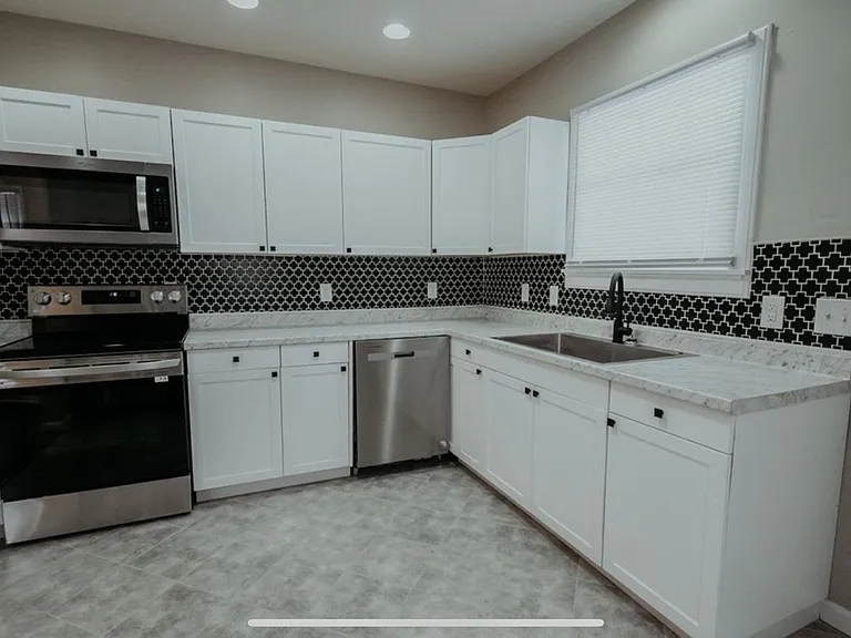 637 S 44th St — Photo 10
