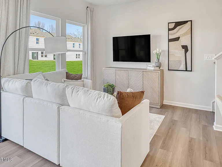 978 Rolling Fields Dr — Photo 5