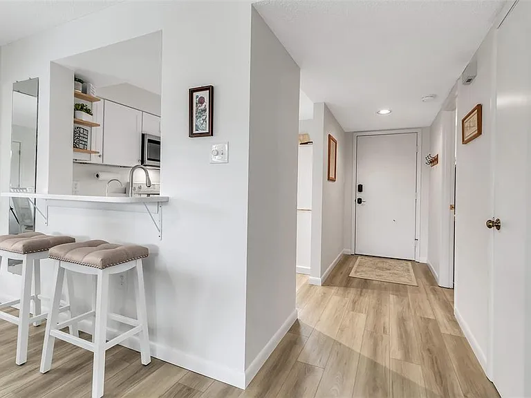 5224 Lake Village Dr #67 — Photo 5