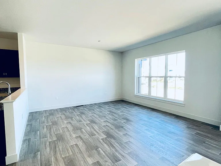 102 Larkin Dr — Photo 5