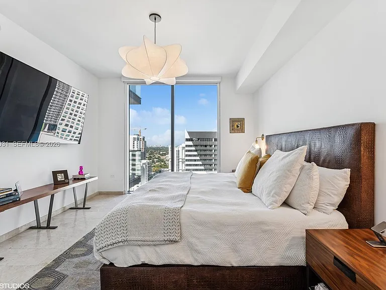 88 SW 7th St #1804 — Photo 31