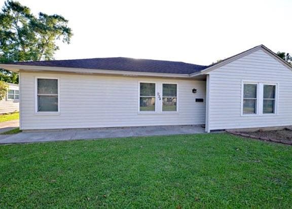 2nd image of 924 West Dr