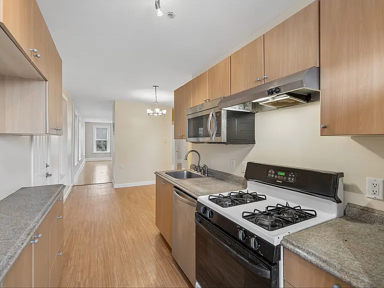 20 Eden St #4 — Photo 5