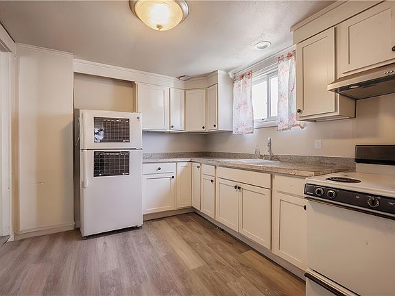 3rd image of 564 Thurston Rd