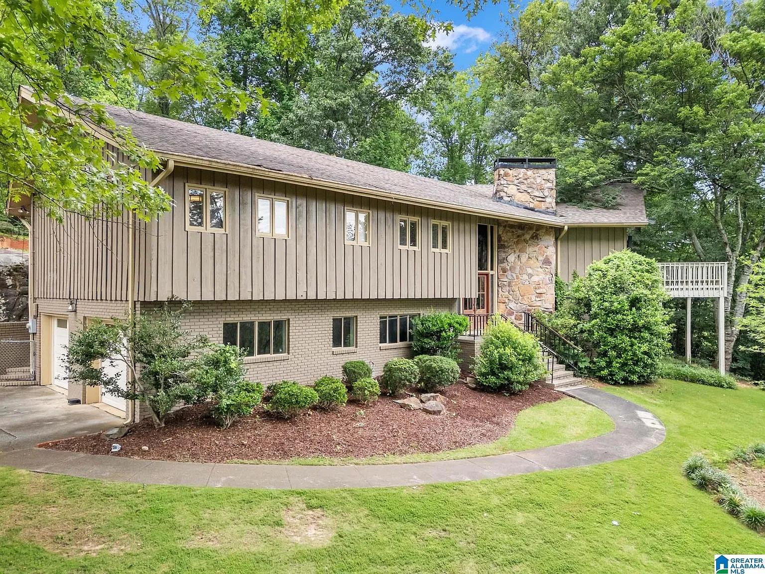 5 bed, 2.0 bath, 3432 sqft, $3,200 — Photo 1