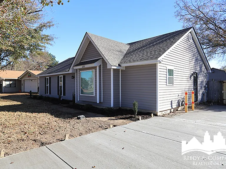 2692 Dromedary Dr — Photo 3