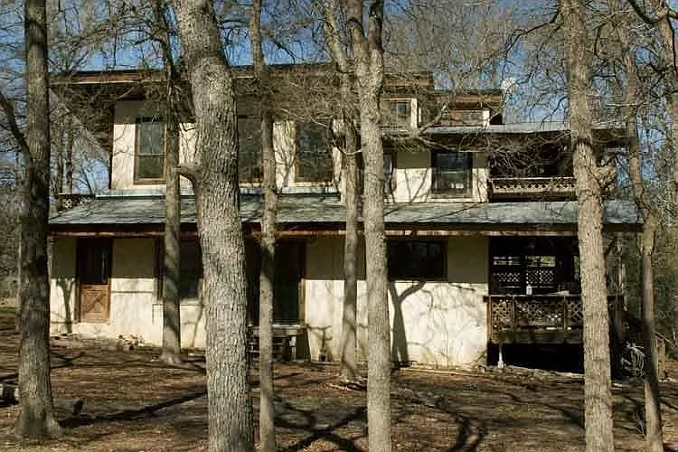4 bed, 2.5 bath, 2200 sqft, $2,350 — Photo 2