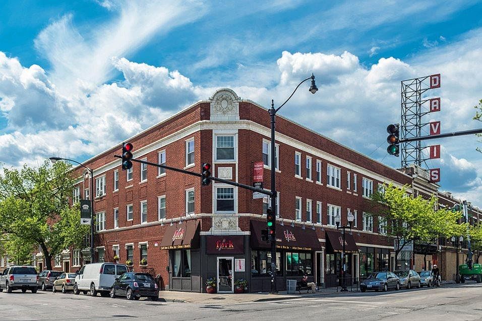 1st image of 4612 N Lincoln Ave