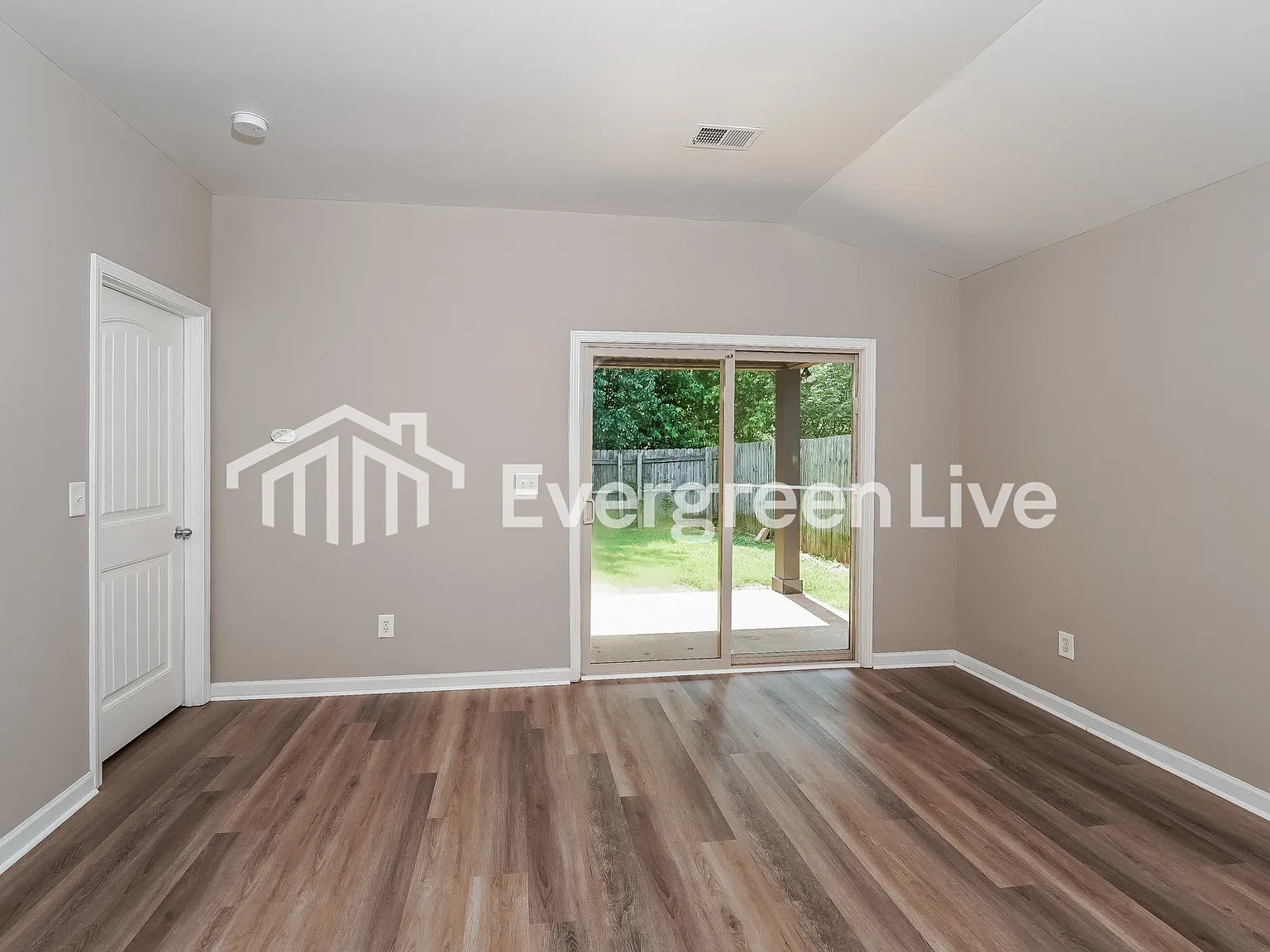 3 bed, 2.0 bath, 1291 sqft, $1,345 — Photo 4