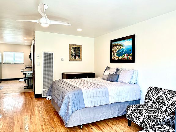 3rd image of 7670 La Jolla Blvd #7678