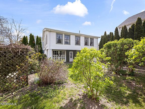 4th image of 411 Mccabe Avenue