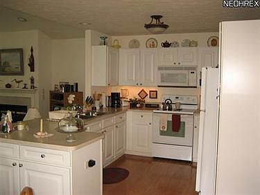3rd image of 9198 Willowbrook Ct