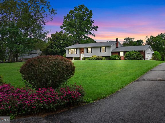 3rd image of 13750 Barberry Way