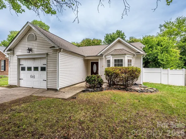 4821 Renfrew Dr, Concord, NC 28027