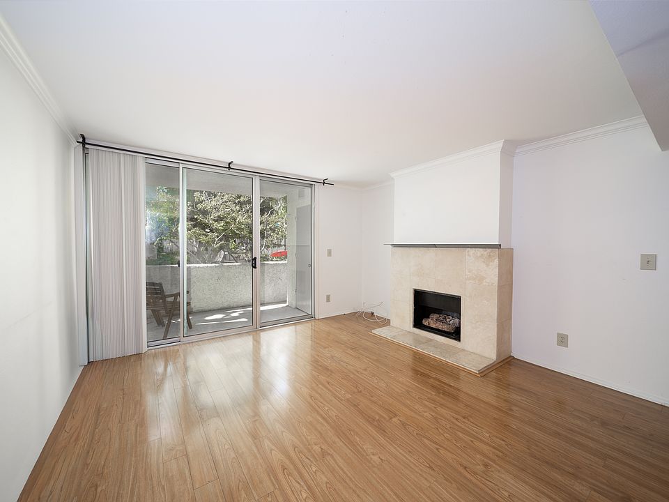 1st image of 5325 Newcastle Ave Unit 108