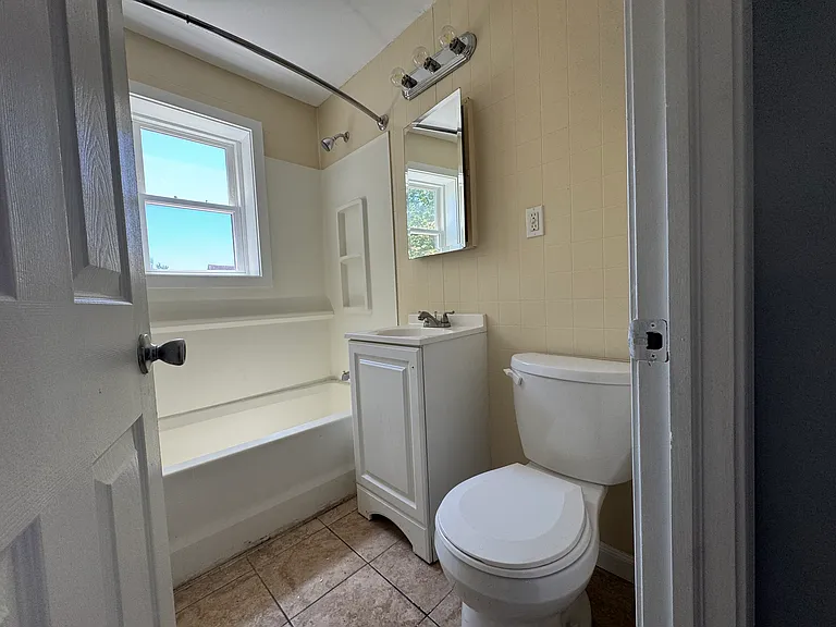 29-4D Annawan St — Photo 8