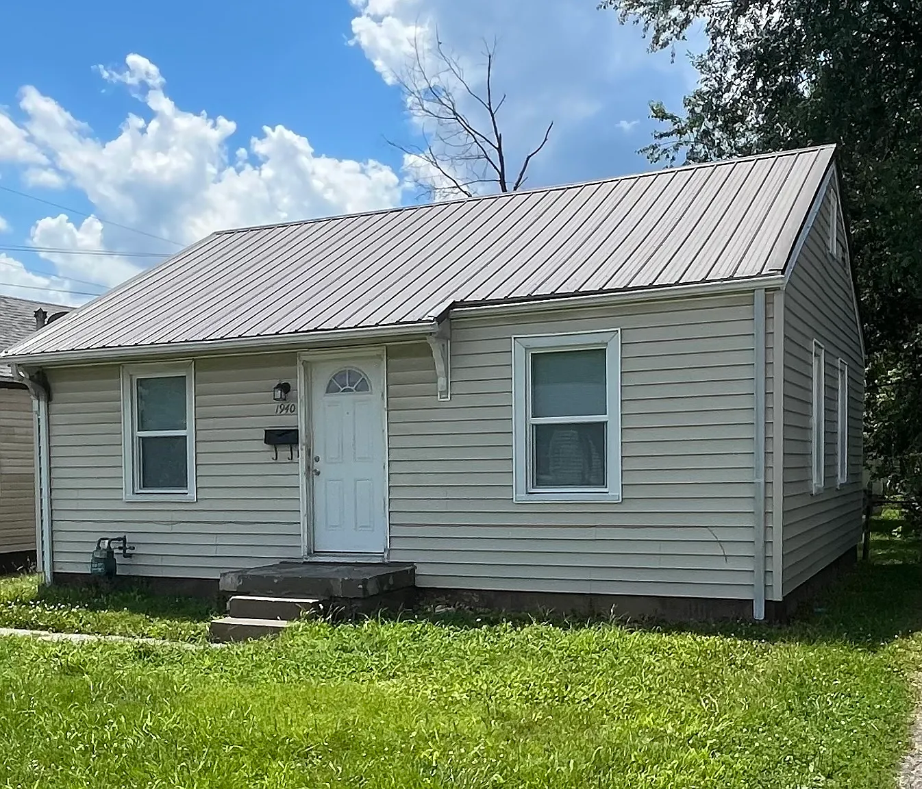 2 bed, 700 sqft, $995 — Photo 2