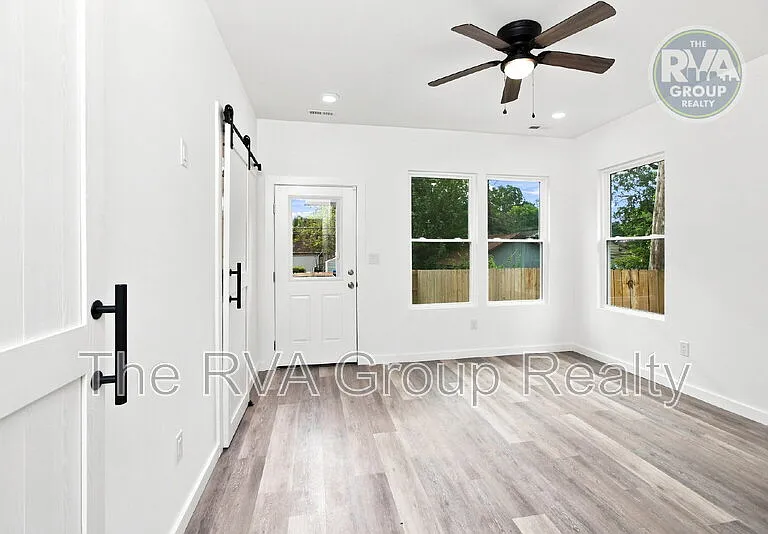 1609 Rogers St — Photo 13