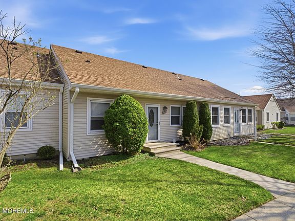 4th image of 110 Henley Court #C